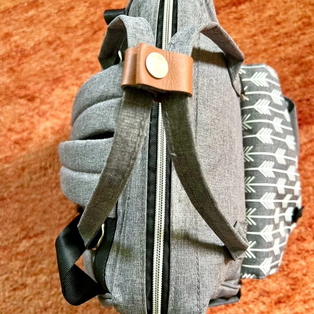 Totebag/Backpack/Clothes bags by Lekebaby Arrow Pattern. Can be use for travel.